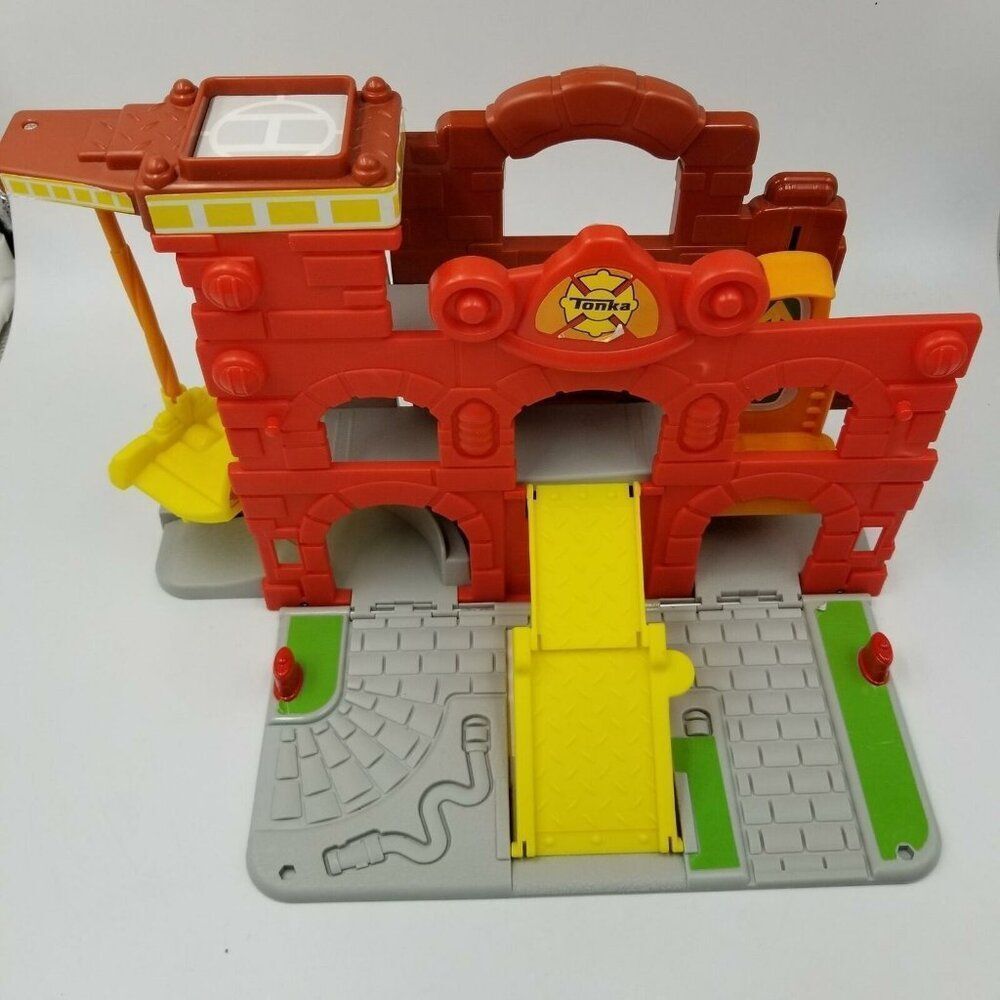 Hasbro Playskool Tonka Firehouse Fire Station Playset Fold N Go